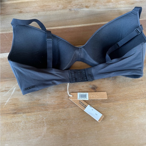 SKIMS Wireless Form Lightly Lined Bra - Onyx - Picture 5 of 6